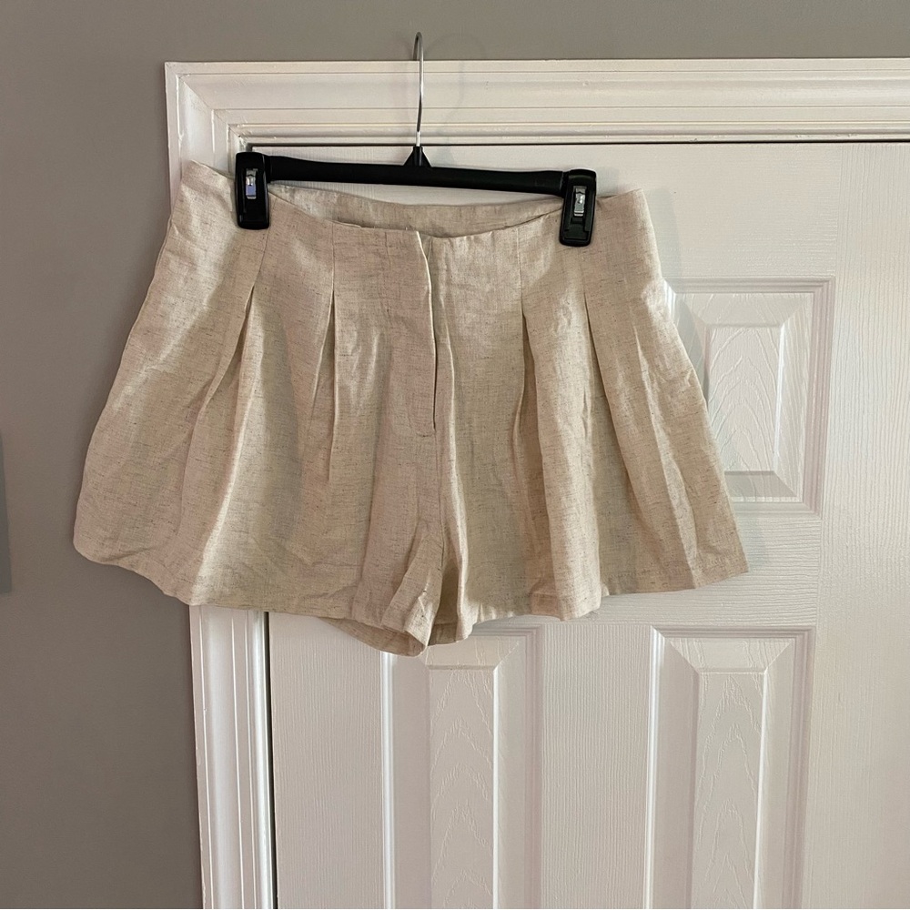 Boohoo Linen Pleated Flippy Shorts Color Sand US Size 10 Lightweight NWT Summer